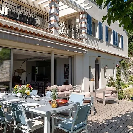 In Closed Domain In Cannes * לה קאנה